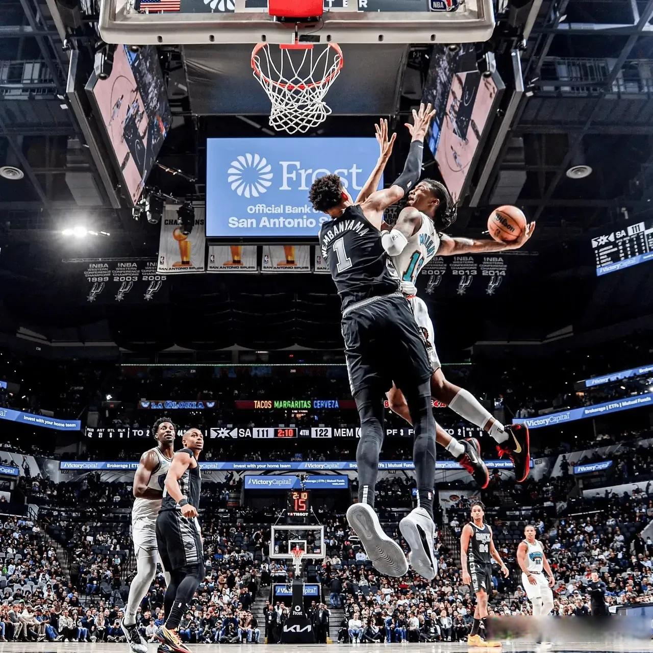 包含风云突变洛杉矶湖人冲刺阶段战术微调清晨犹他爵士备战意甲，风云突变萨克拉门托国王窗口期伤情更新瞬间刷屏的词条ayx体育APP